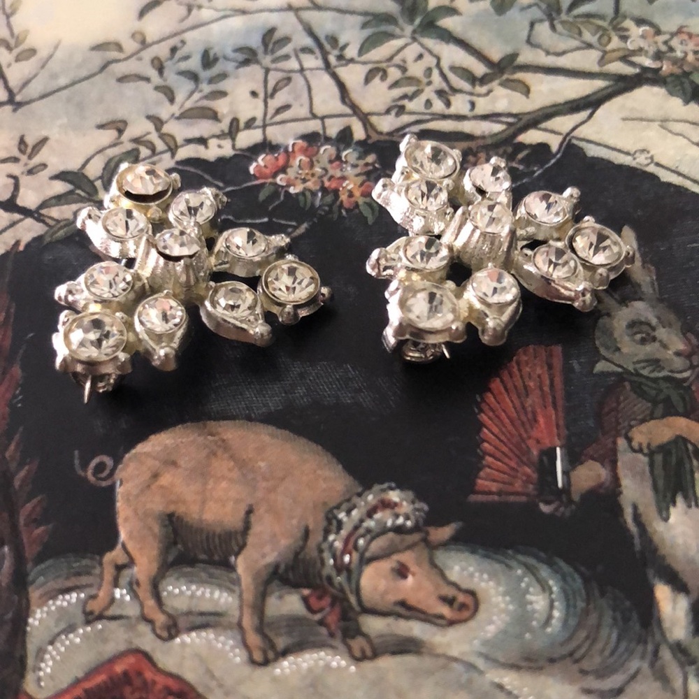 SET OF TWO VINTAGE RHINESTONE BROOCHES